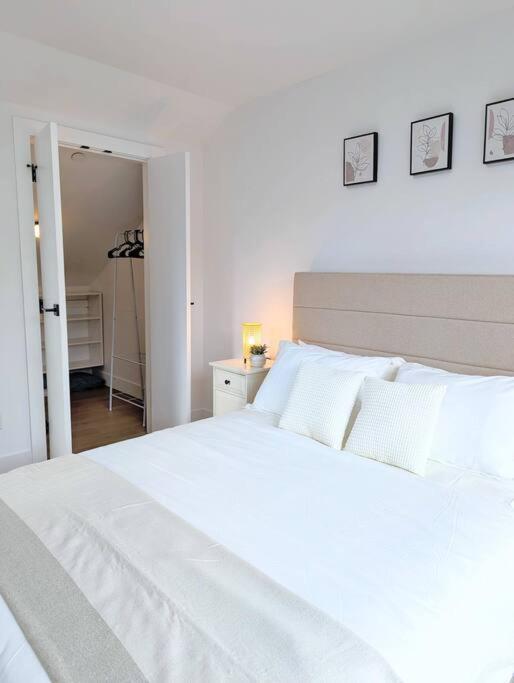 Centrally Located, Modern, 2 Bedroom Home Ванкувър Екстериор снимка