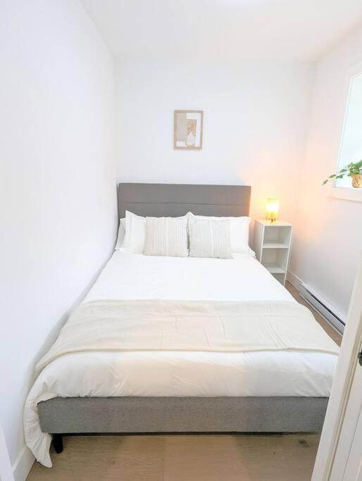 Centrally Located, Modern, 2 Bedroom Home Ванкувър Екстериор снимка